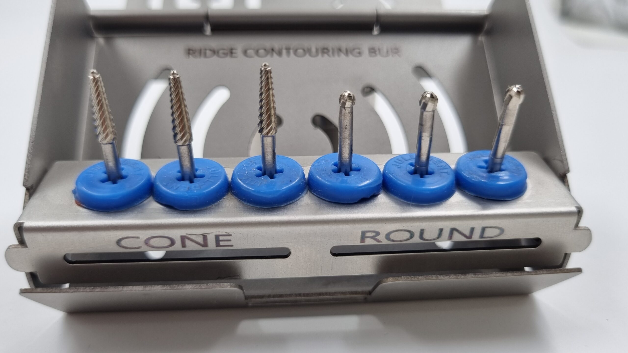 The socket-shield technique